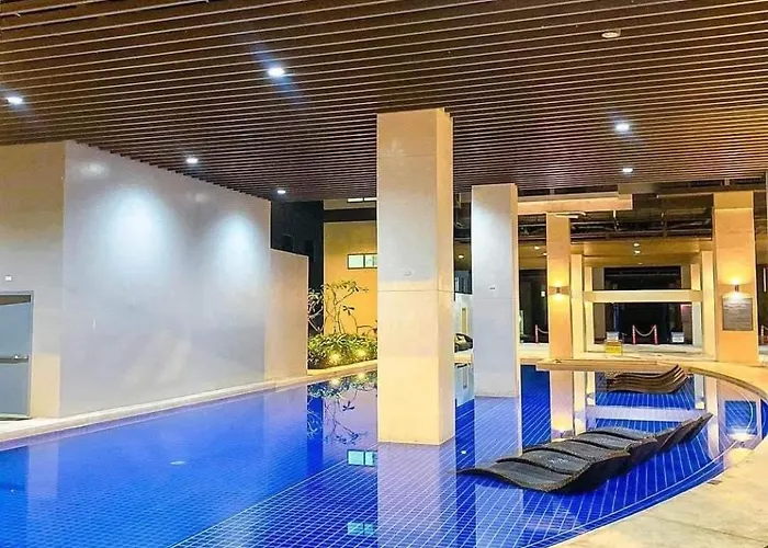 Chic Urban Escape At S Tower 3 5*