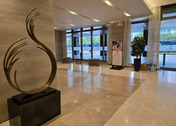 Chic Urban Escape At S Tower 3 5*